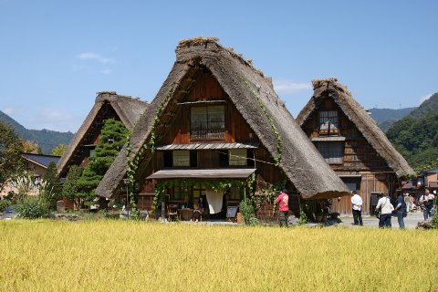 Casa tradicional japonesa de la aldea de Shirakawa-go